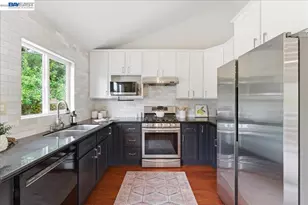 7981 Surrey Ln, Oakland, CA 94605 - Photo 15