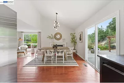 7981 Surrey Ln, Oakland, CA 94605 - Photo 19