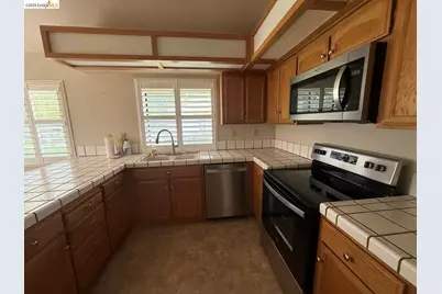 7693 Galloway Dr, San Jose, CA 95135 - Photo 5