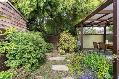 530 63rd St, Oakland, CA 94609 - Photo 51