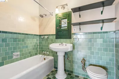 1001 Warfield Ave, Oakland, CA 94610 - Photo 15