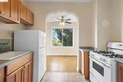 1001 Warfield Ave, Oakland, CA 94610 - Photo 11
