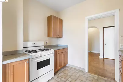1001 Warfield Ave, Oakland, CA 94610 - Photo 13