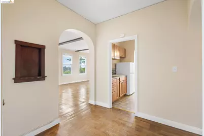 1001 Warfield Ave, Oakland, CA 94610 - Photo 9