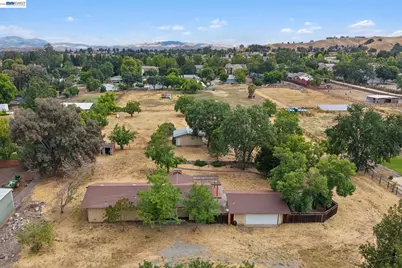 744 Mockingbird Ln, Pleasanton, CA 94566 - Photo 3