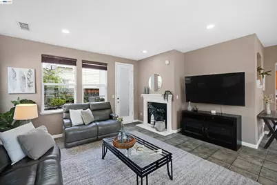 1574 Welford Cir, Hayward, CA 94544 - Photo 17