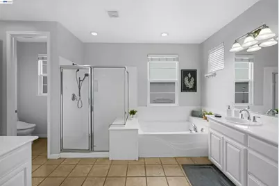 1574 Welford Cir, Hayward, CA 94544 - Photo 45