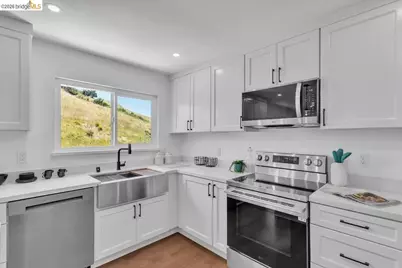 3830 Malcolm Ave, Oakland, CA 94605 - Photo 19