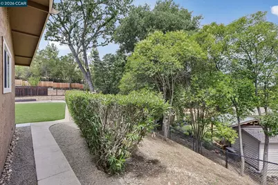 8 Bristol Ct, Pleasant Hill, CA 94523 - Photo 31