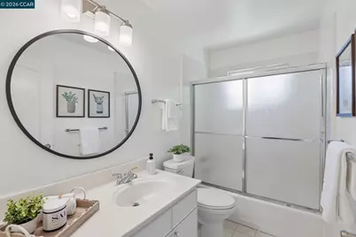 8 Bristol Ct, Pleasant Hill, CA 94523 - Photo 15