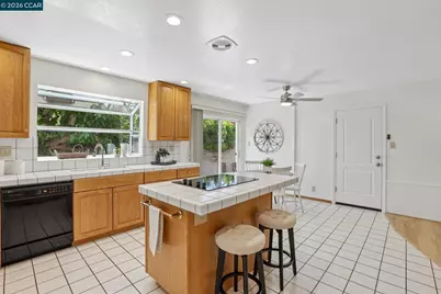 8 Bristol Ct, Pleasant Hill, CA 94523 - Photo 11