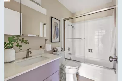 466 Crescent St #307, Oakland, CA 94610 - Photo 13