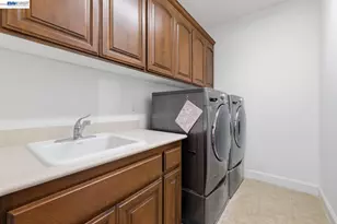 282 Drummond Dr, Hayward, CA 94542 - Photo 41