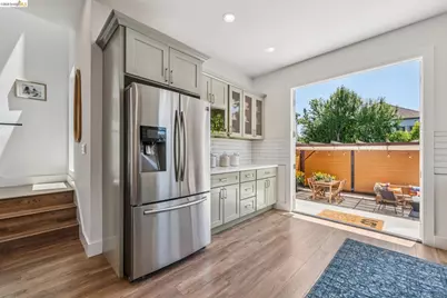 673 45th St, Oakland, CA 94609 - Photo 13