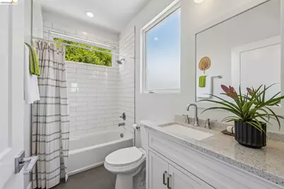 673 45th St, Oakland, CA 94609 - Photo 35