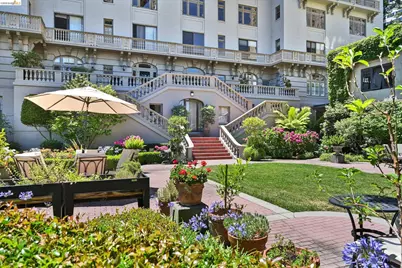 200 Lakeside Dr #801, Oakland, CA 94612 - Photo 27