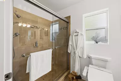 2115 Cleveland St, San Leandro, CA 94577 - Photo 15