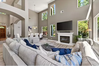 8303 Regency Dr, Pleasanton, CA 94588 - Photo 13