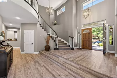 8303 Regency Dr, Pleasanton, CA 94588 - Photo 7