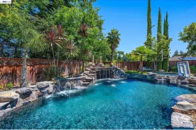 8303 Regency Dr, Pleasanton, CA 94588 - Photo 37