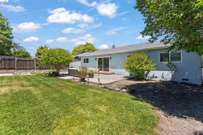 8044 Tamarack Dr, Dublin, CA 94568 - Photo 19