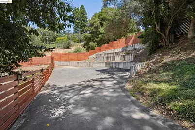 6281 Aspinwall Rd, Oakland, CA 94611 - Photo 69
