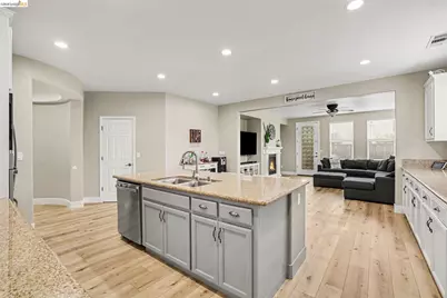 224 Hearthstone Cir, Oakley, CA 94561 - Photo 7