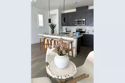 18005 Reunion Ct, Lathrop, CA 95330 - Photo 5