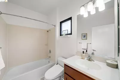 903 Zephyr Dr, Oakland, CA 94607 - Photo 17