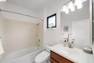 903 Zephyr Dr, Oakland, CA 94607 - Photo 17