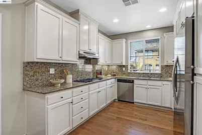 5216 Fioli Loop, San Ramon, CA 94582 - Photo 7