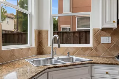 423 Toscana Way, Hayward, CA 94545 - Photo 17