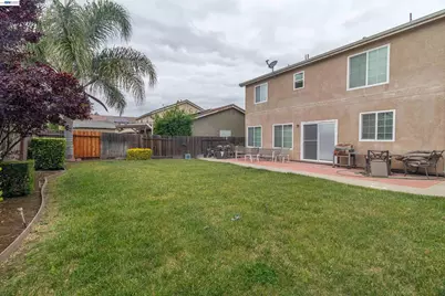 1110 Royal Blue Dr, Stockton, CA 95206 - Photo 9