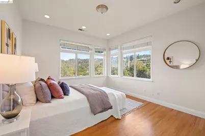 6070 Mazuela Dr, Oakland, CA 94611 - Photo 33