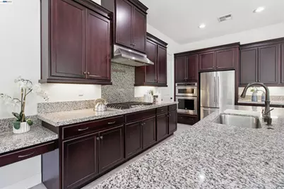 2812 Mount Dana Dr, Dublin, CA 94568 - Photo 17