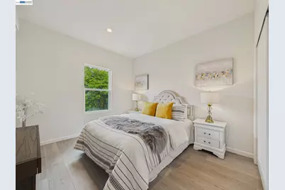 718 26th St, Oakland, CA 94612 - Photo 13
