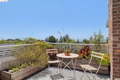 2541 Hilgard Ave, Berkeley, CA 94709 - Photo 17