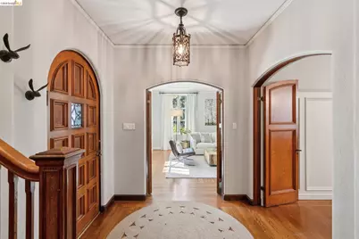 901 Paramount Rd, Oakland, CA 94610 - Photo 7