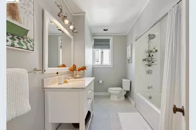 901 Paramount Rd, Oakland, CA 94610 - Photo 45