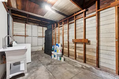584 Martin St, Oakland, CA 94609 - Photo 37