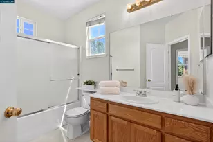 221 Victory Way, Suisun City, CA 94585 - Photo 43