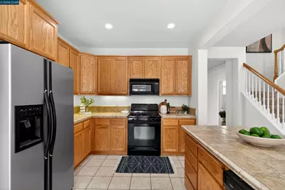 221 Victory Way, Suisun City, CA 94585 - Photo 23