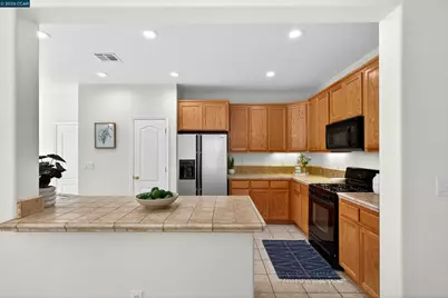 221 Victory Way, Suisun City, CA 94585 - Photo 17