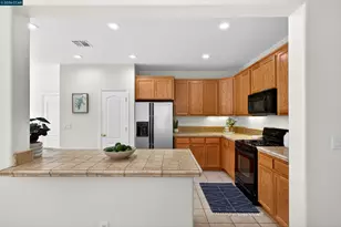 221 Victory Way, Suisun City, CA 94585 - Photo 17