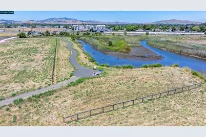221 Victory Way, Suisun City, CA 94585 - Photo 65