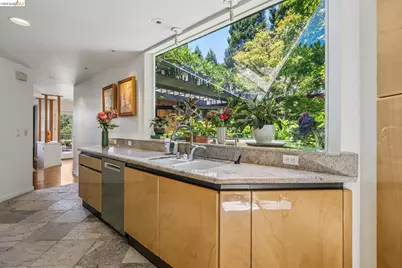 2223 Tunnel Rd, Oakland, CA 94611 - Photo 23