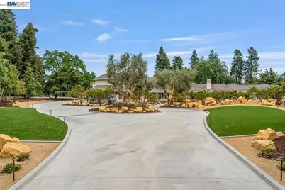 1080 Finley Rd, Pleasanton, CA 94588 - Photo 5