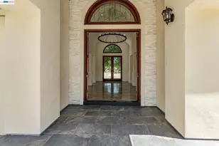 1080 Finley Rd, Pleasanton, CA 94588 - Photo 9