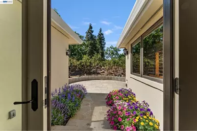 1080 Finley Rd, Pleasanton, CA 94588 - Photo 19