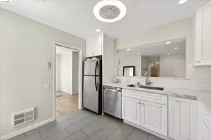 365 Perkins St, Oakland, CA 94610 - Photo 11
